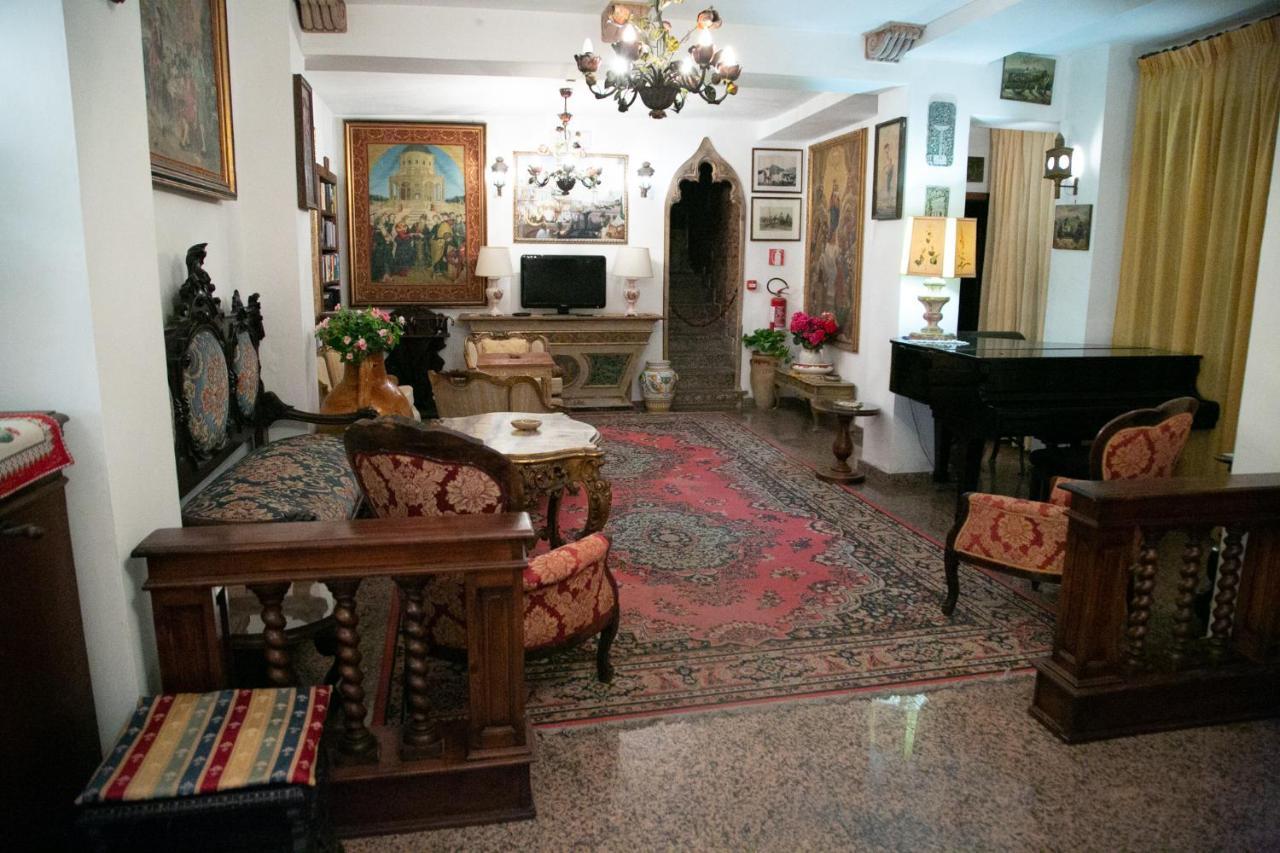 Hotel La Riva 지아르디니낙소스 외부 사진