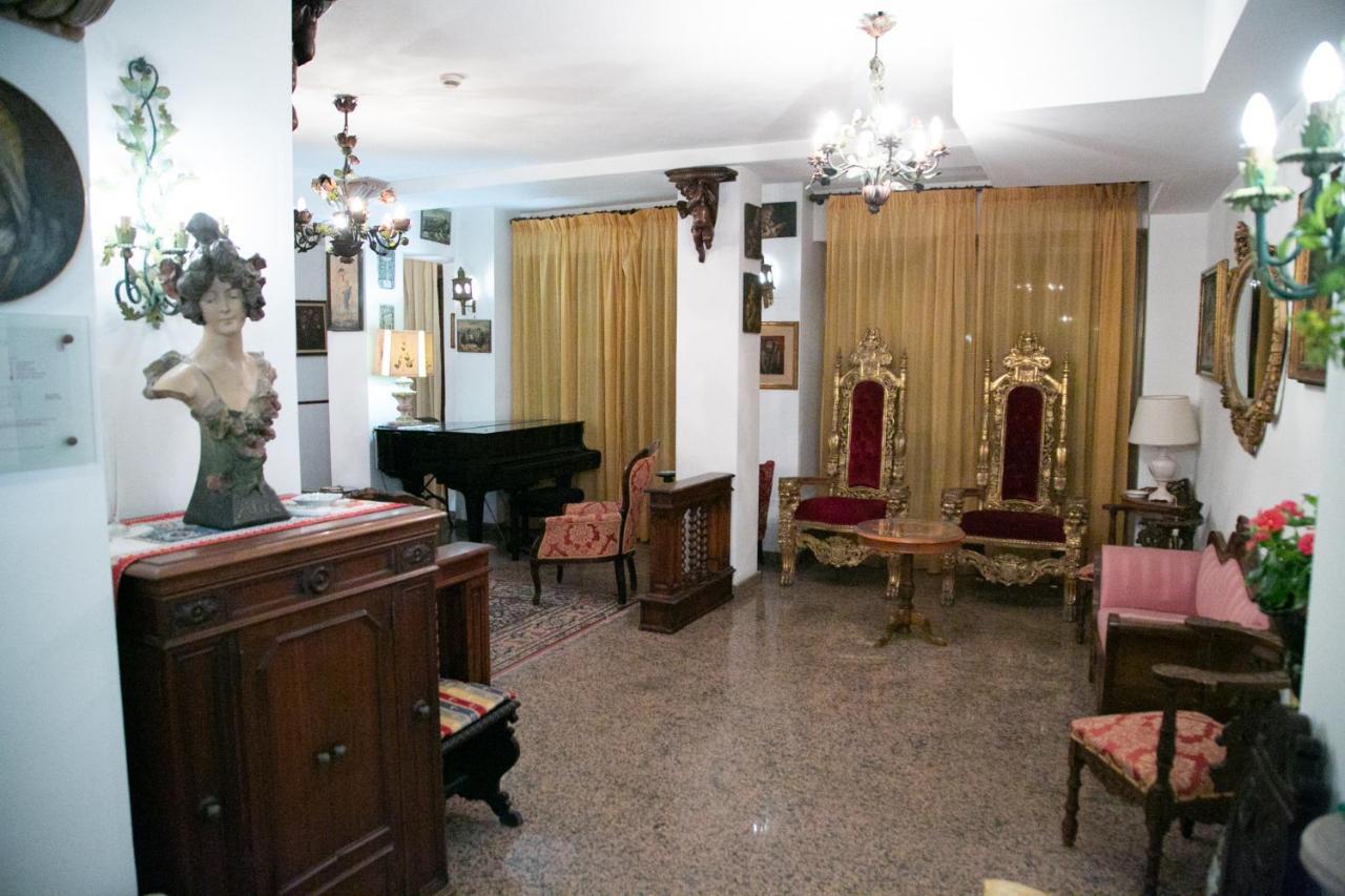 Hotel La Riva 지아르디니낙소스 외부 사진