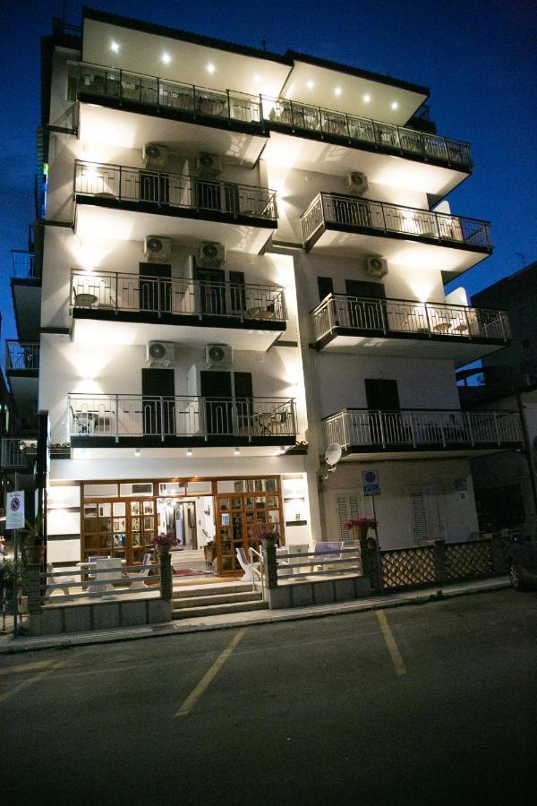 Hotel La Riva 지아르디니낙소스 외부 사진