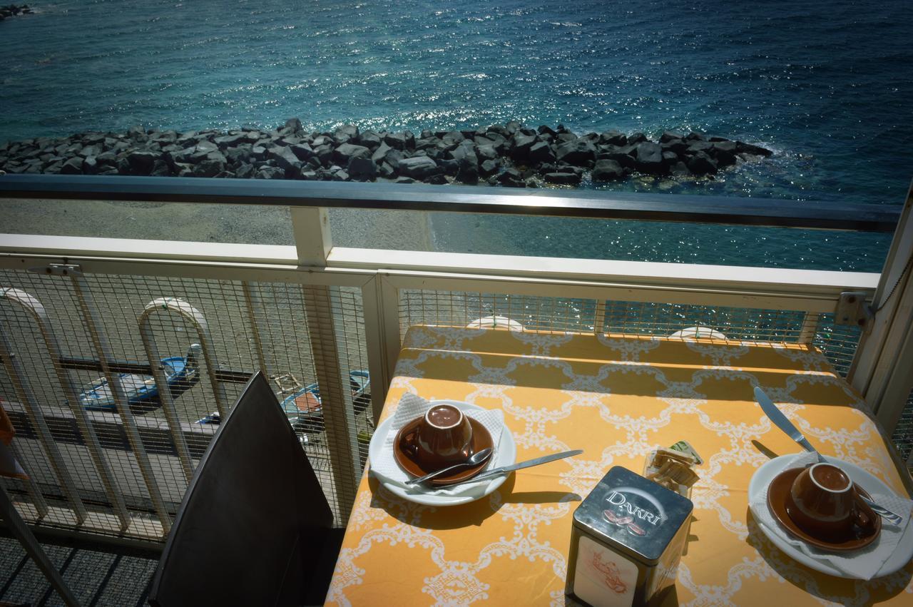 Hotel La Riva 지아르디니낙소스 외부 사진