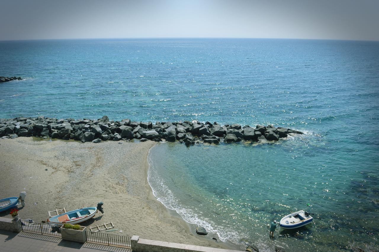 Hotel La Riva 지아르디니낙소스 외부 사진