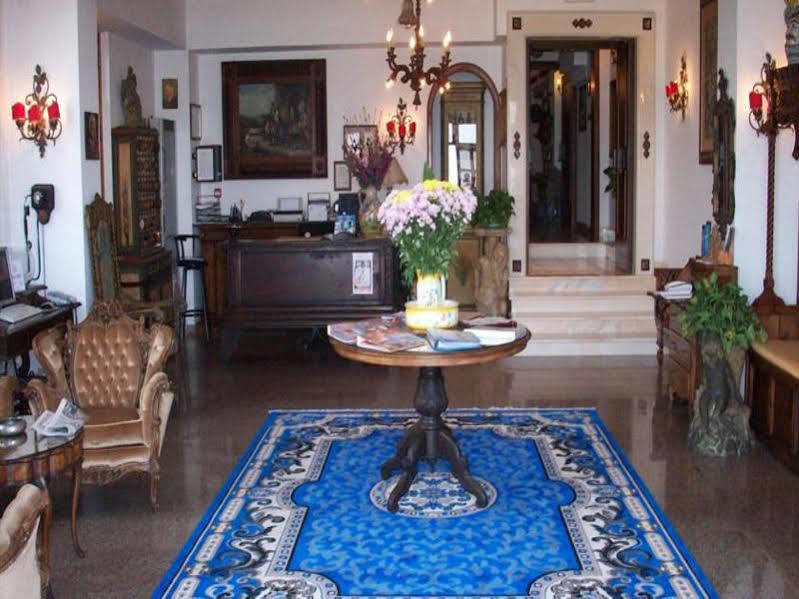 Hotel La Riva 지아르디니낙소스 외부 사진