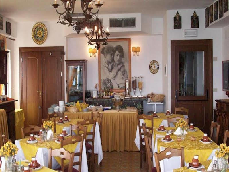 Hotel La Riva 지아르디니낙소스 외부 사진