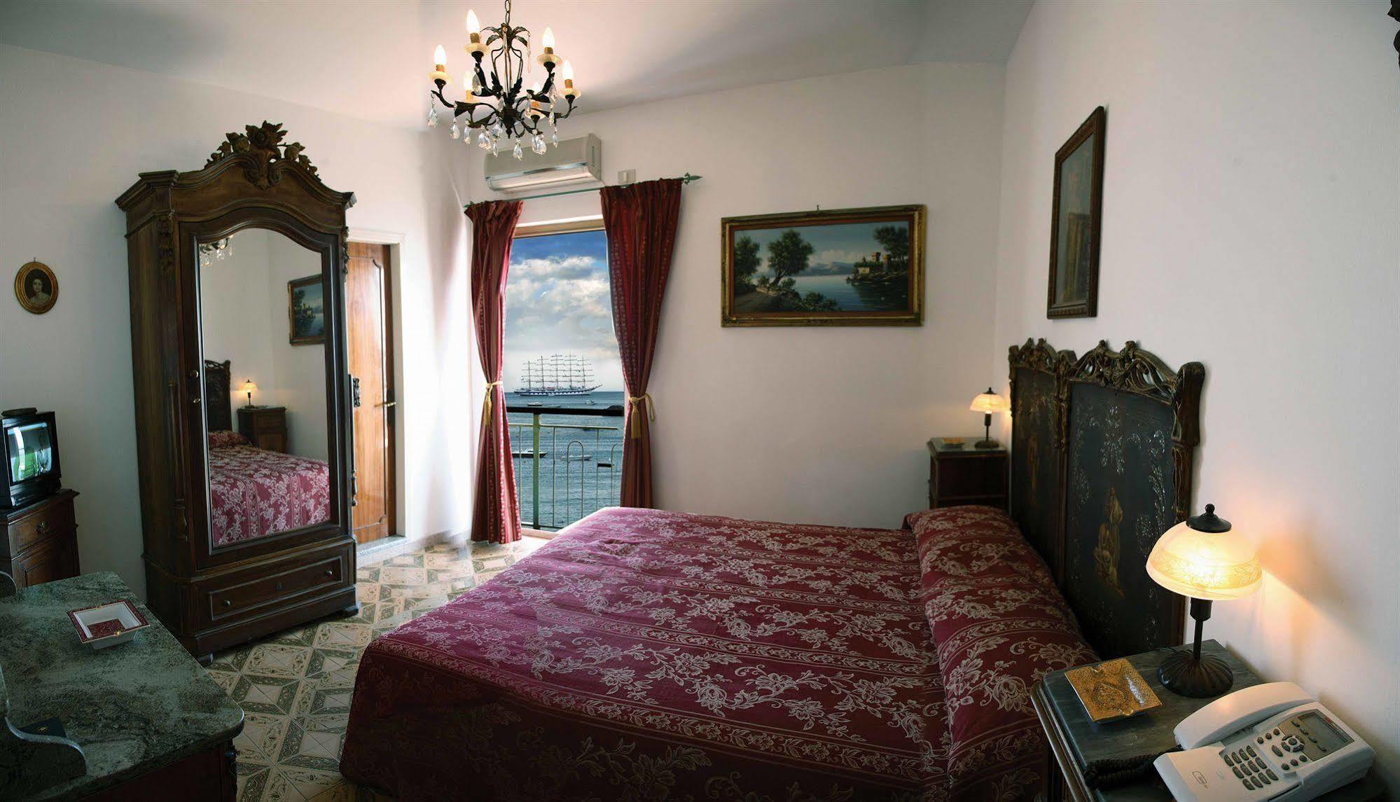Hotel La Riva 지아르디니낙소스 외부 사진