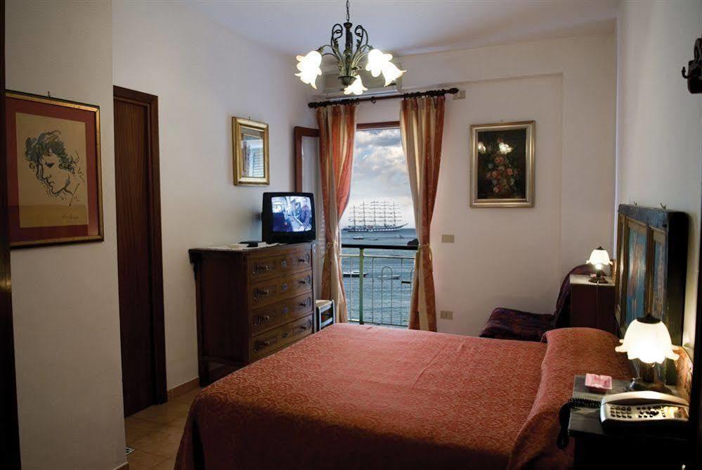 Hotel La Riva 지아르디니낙소스 외부 사진