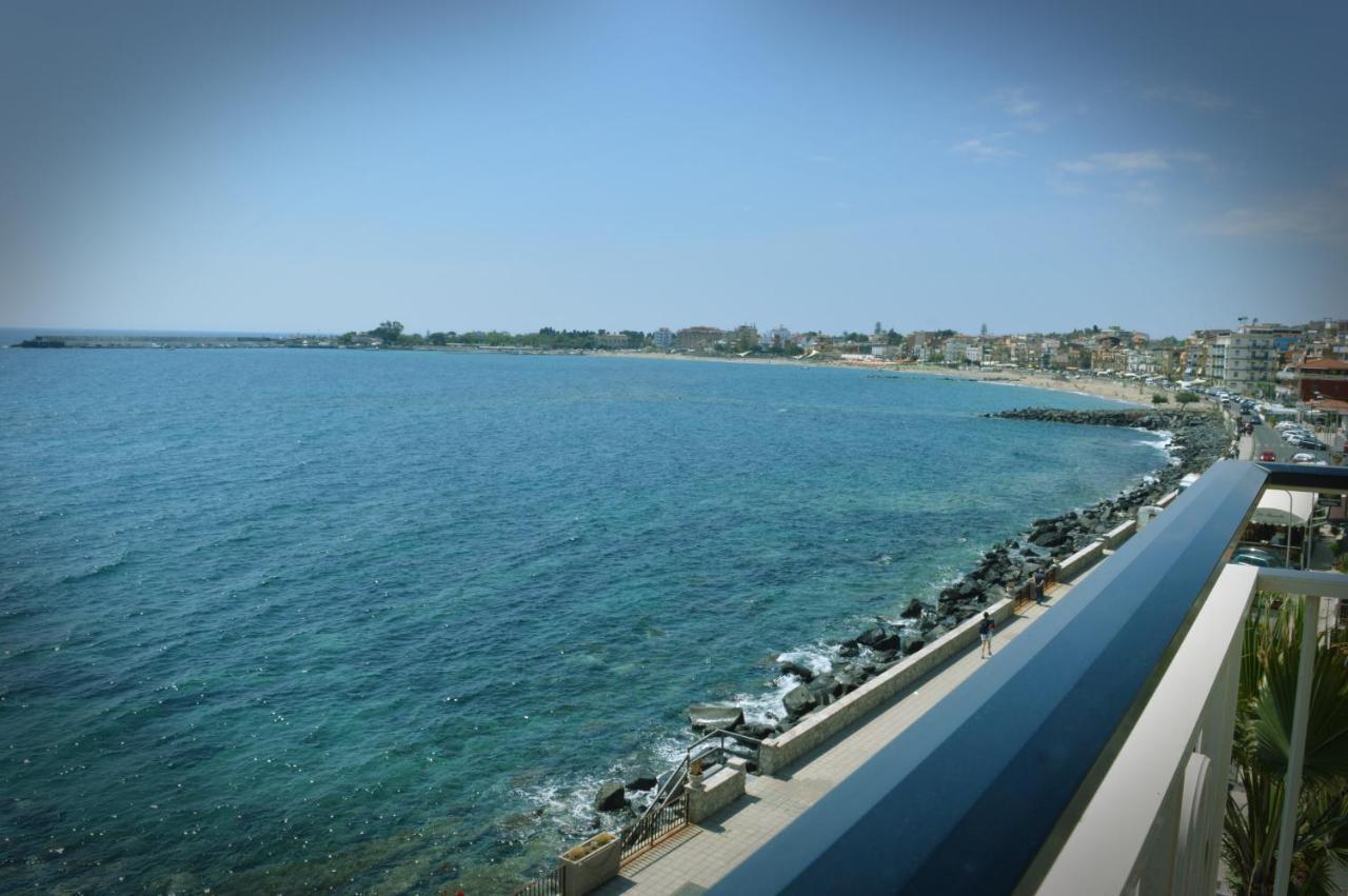 Hotel La Riva 지아르디니낙소스 외부 사진